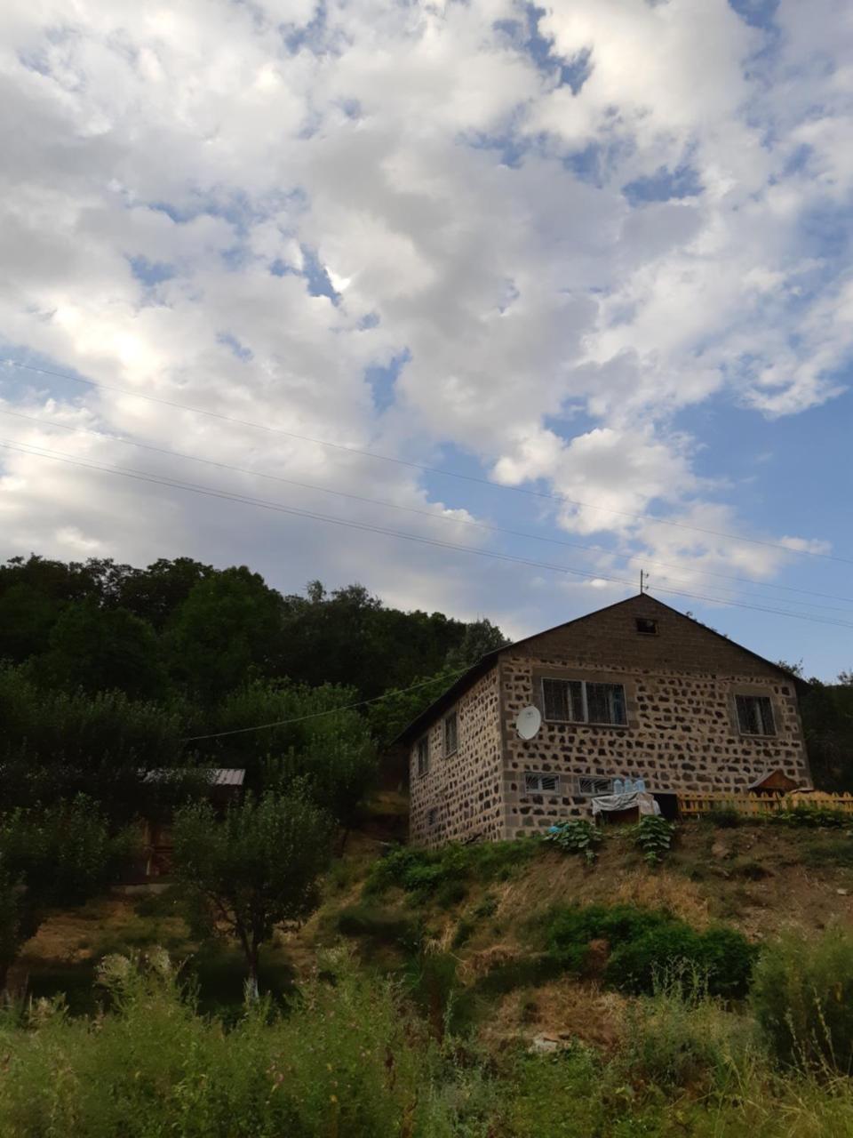 The River House Yeghegis Yekhegis Екстериор снимка